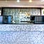 Econo Lodge Inn & Suites Forest