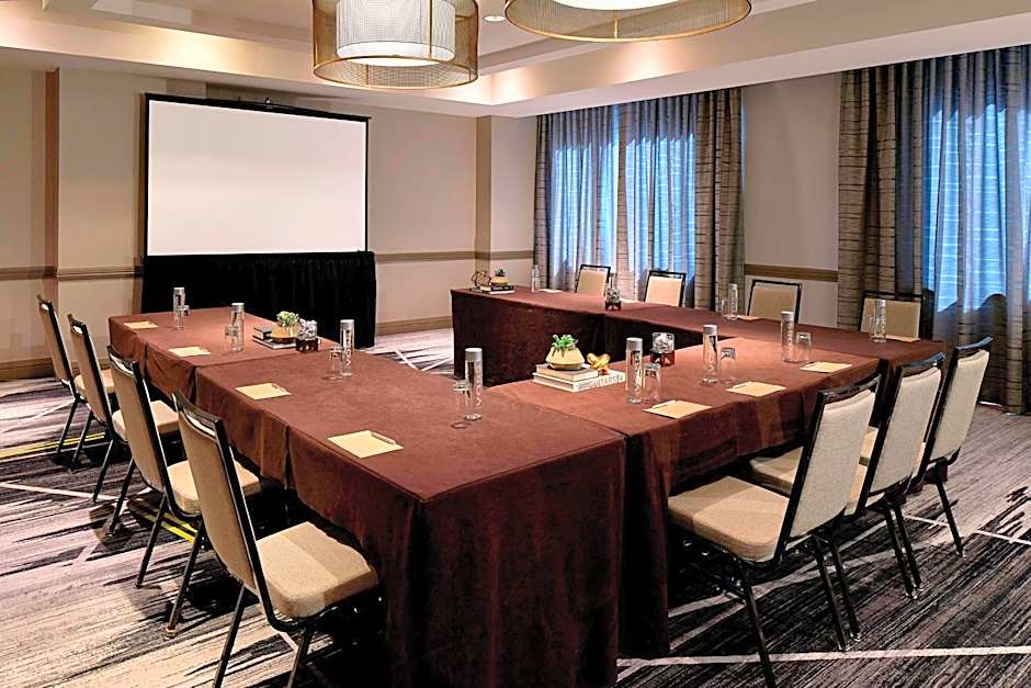 Renaissance by Marriott Atlanta Midtown Hotel