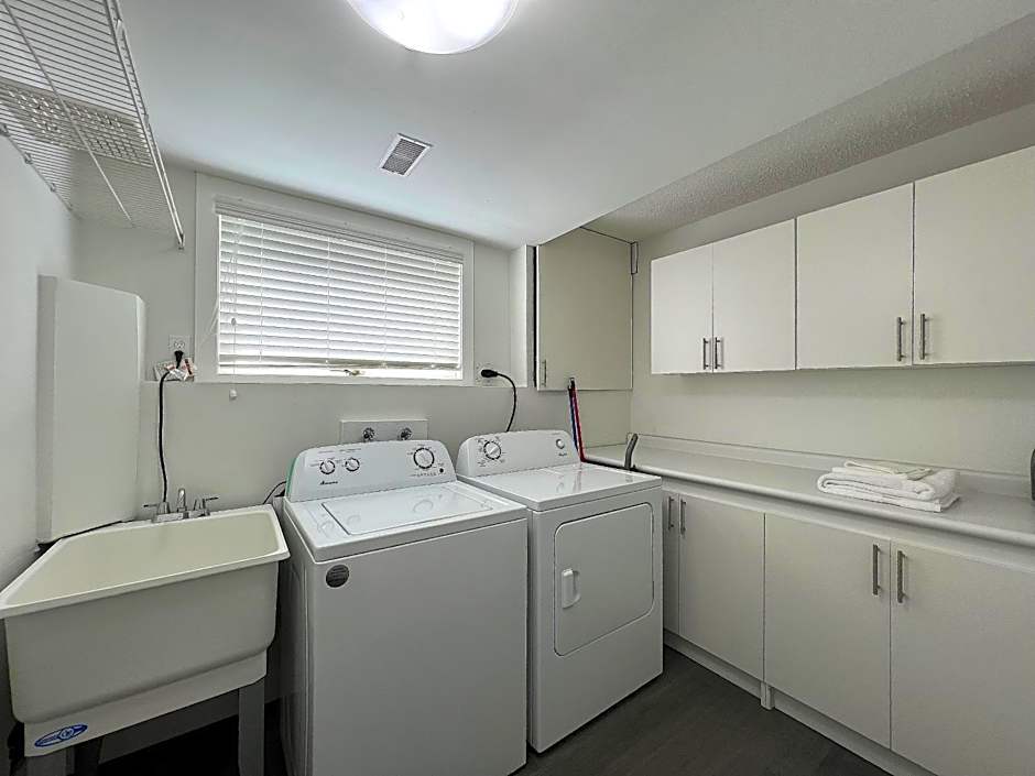 Cozy 3 beds Suite Near Calgary Airport Sleeps 6