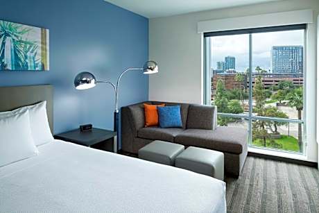 King Room with Roll-In Shower - Mobility Accessible
