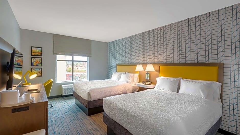 Hampton Inn By Hilton Riverside Downtown