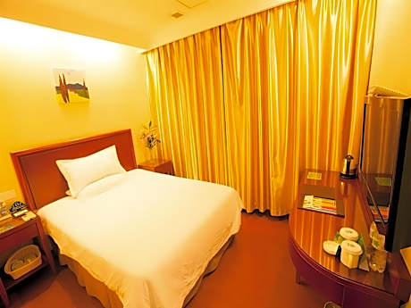 GTI - 1 Bed Guest Room, 1.5M Bed