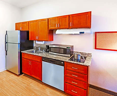 One-Bedroom Suite with Tub - Mobility Accessible