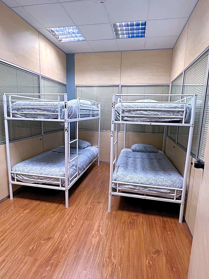 Hostel Acacias