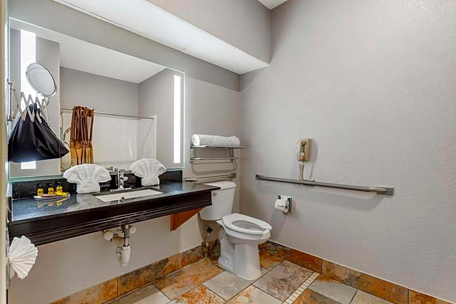 Best Western Plus Des Moines West Inn And Suites