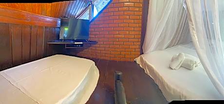 Budget Triple Room with External Bathroom