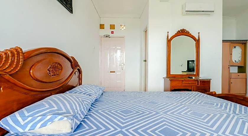 Adinda Beach Hotel and Villa