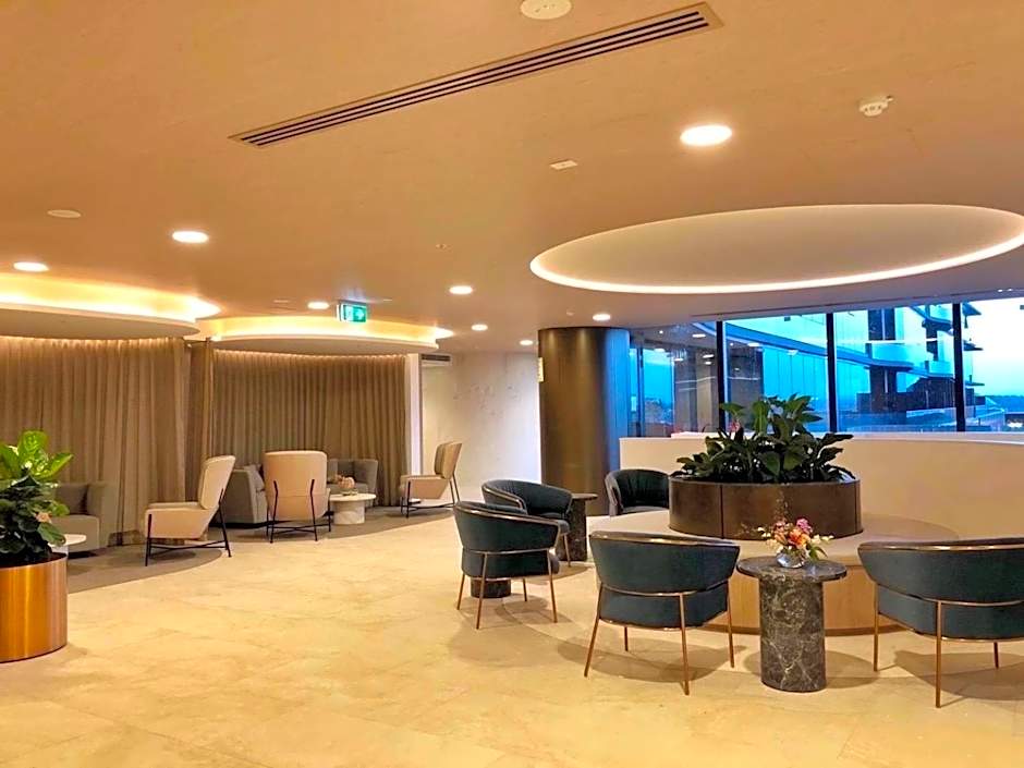 SkyGarden Luxury Condo at The Glen by Live Local