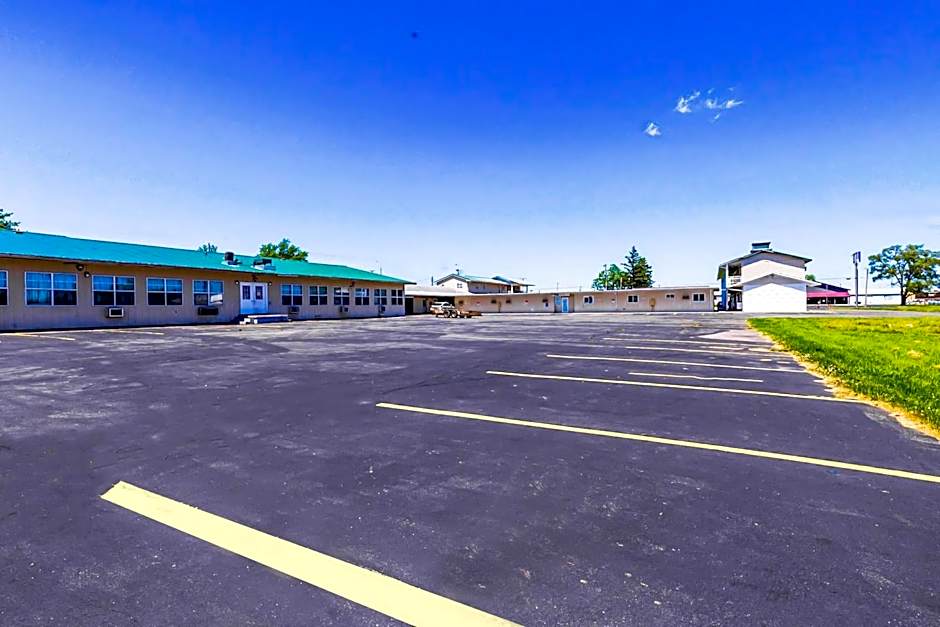 Country Hearth Inn & Suites By OYO Sturgis