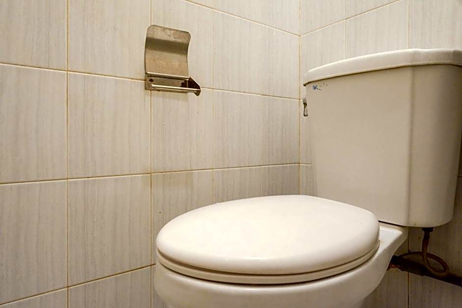 RedDoorz near Stasiun Tawang Semarang