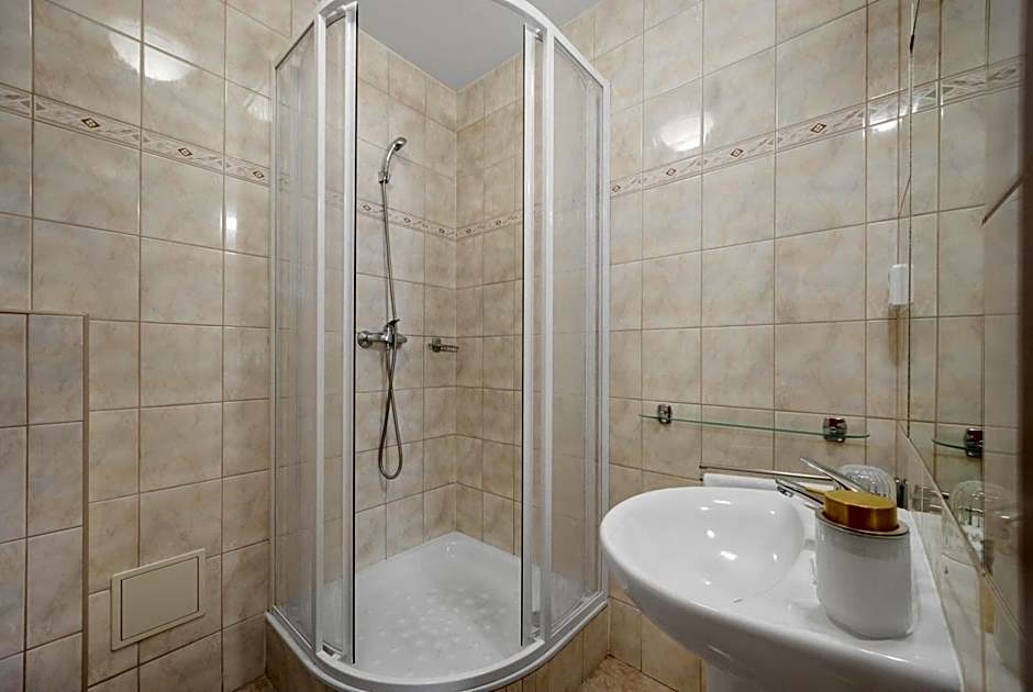 Hotel Reverie - Dependance, Check-in at Metropolitan Star