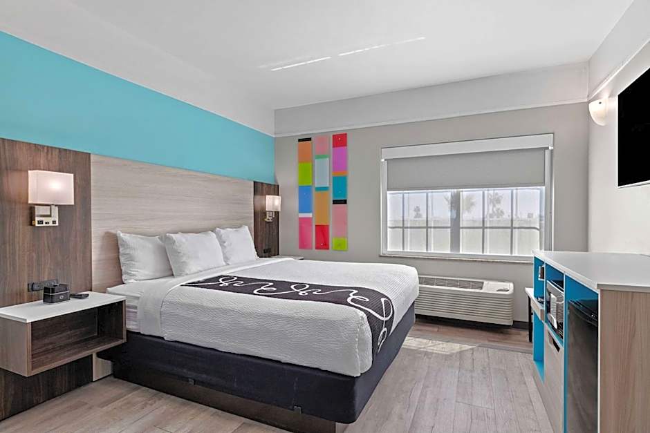 La Quinta Inn & Suites by Wyndham Raymondville