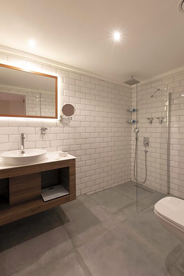 Design Plus Seya Beach Hotel