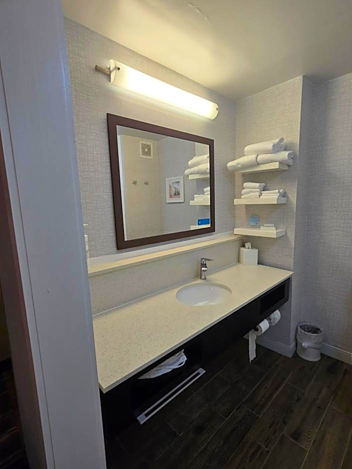Hampton Inn By Hilton Commerce