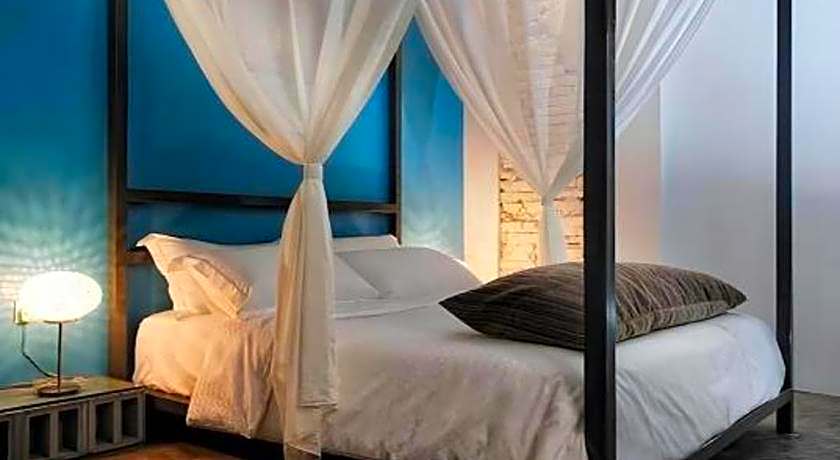 Courtyard At Heeren Boutique Hotel