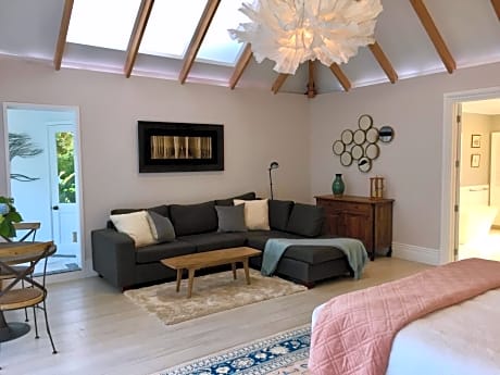 Columbus Suite at 144 on Jones