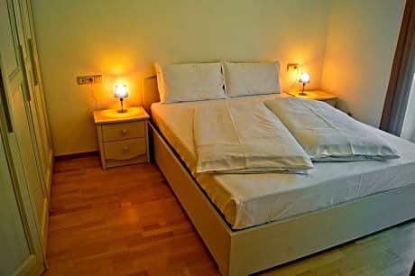 One-Bedroom Apartment with Balcony-Annex