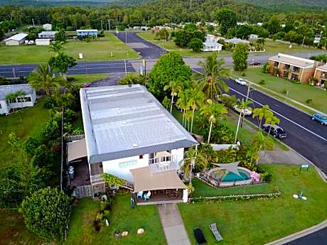 Cardwell Beachfront Motel