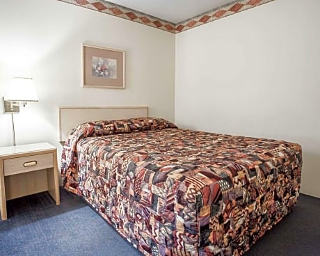 1 Queen Bed Suite Non-Smoking