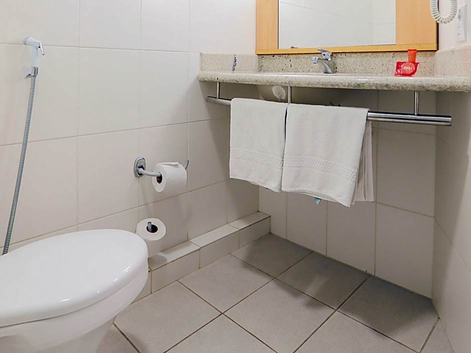 ibis Montes Claros Shopping