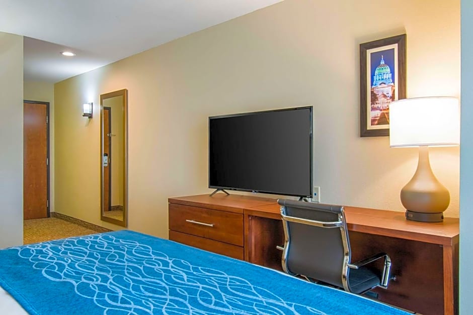 Comfort Inn & Suites Harrisburg - Hershey West