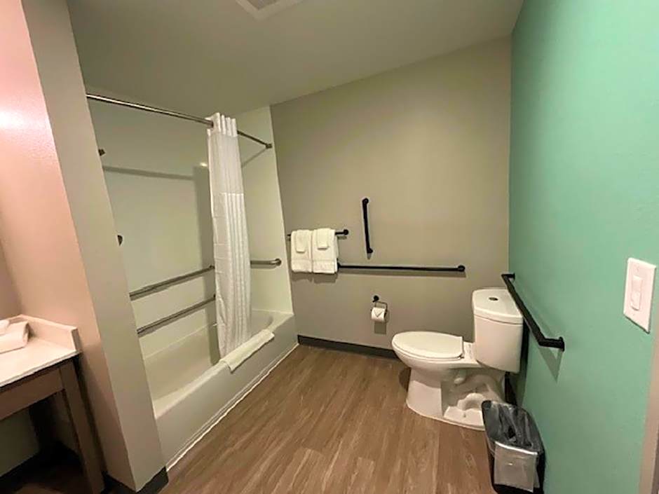ECHO Suites Extended Stay by Wyndham Dallas Plano/Frisco