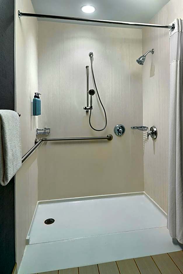 Courtyard by Marriott Frederick