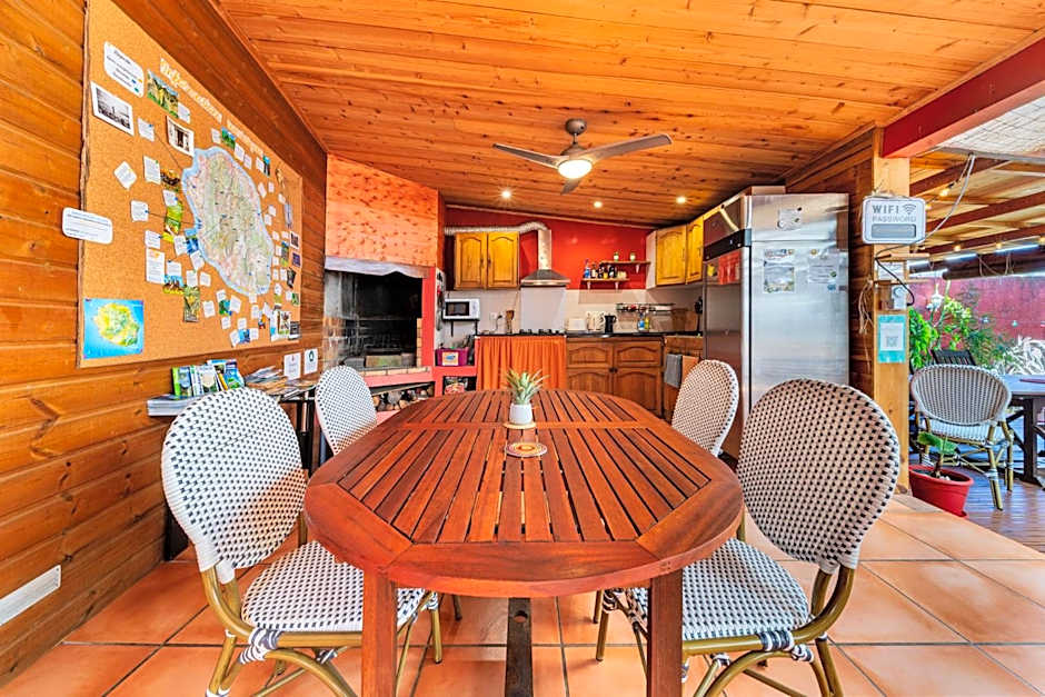 Les Baroudeurs Hostel