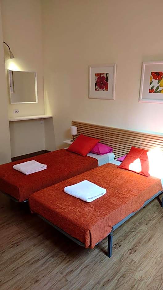 Barcelona Central Garden Hostal