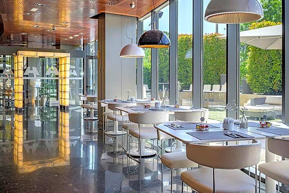 Hotel Maydrit Airport