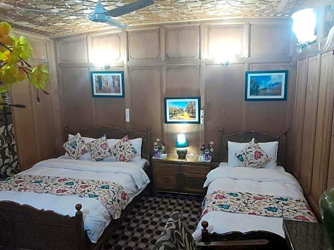 Swan Group of Houseboats, Golden Dal Lake
