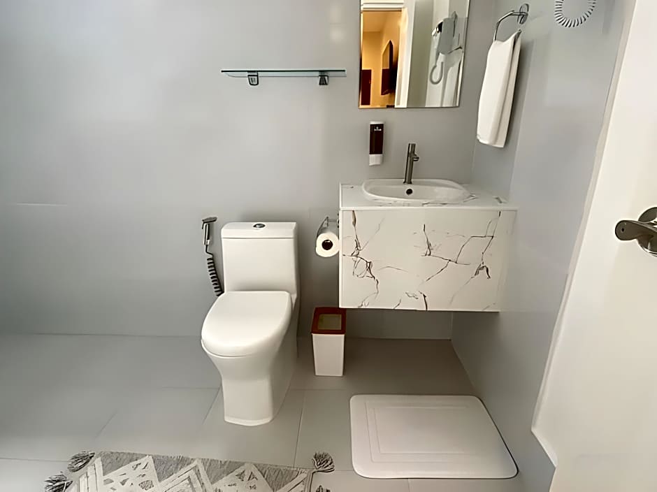 Harman Suites Moalboal