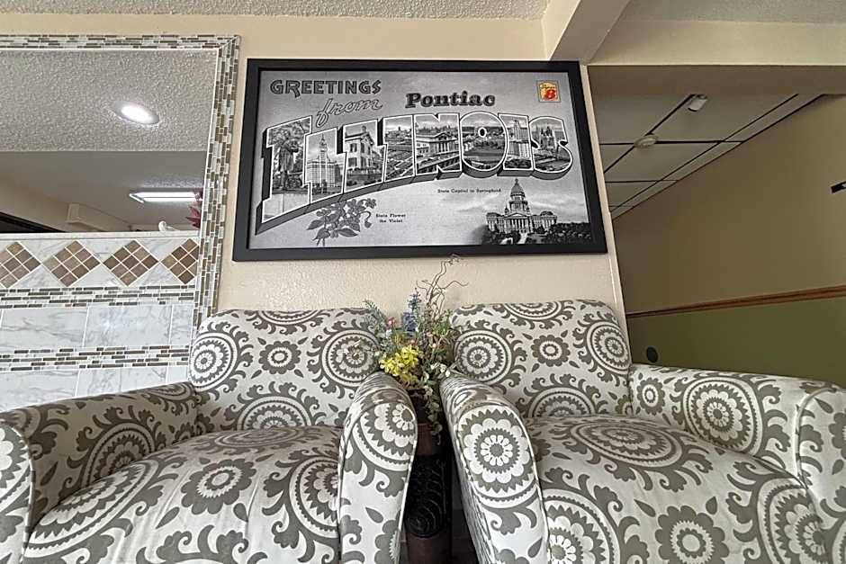 Super 8 by Wyndham Pontiac