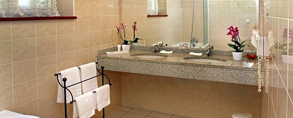 Manoir de Moellien, The Originals Relais (Relais du Silence)