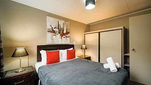 Lakes Edge Holiday Park