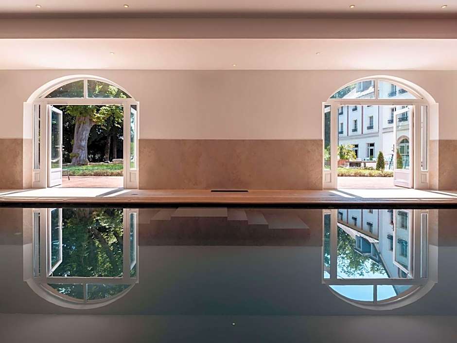 Hotel Castel Maintenon - Handwritten Collection
