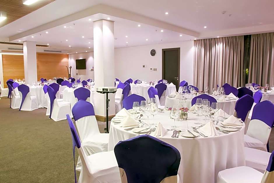 Legend Hotel Lagos Airport, Curio Collection By Hilton