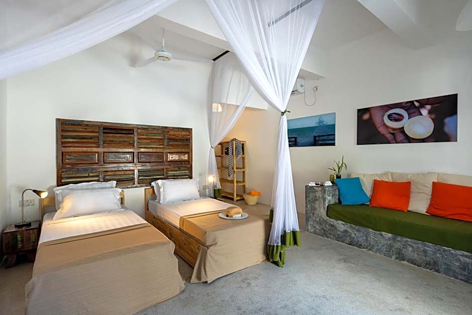 Casa Beach Hotel "Casa Del Mar"