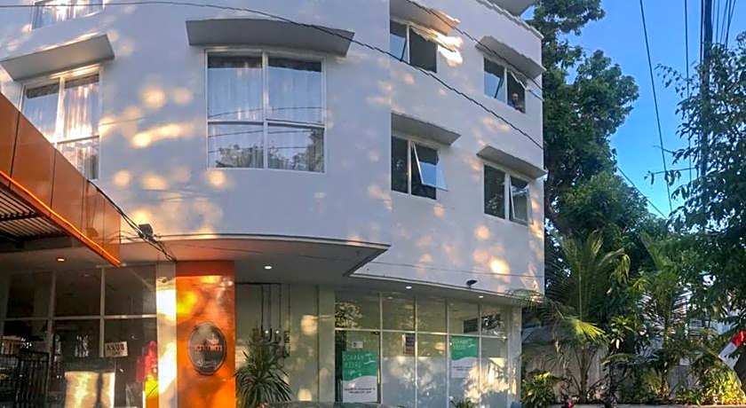 RedDoorz Hostel @ Manado Green Hostel