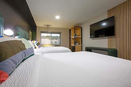 Queen Beds Standard Walk In Shower