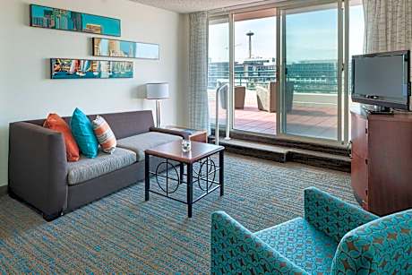 Luxury, Suite, Bedroom 1: 1 King, Bedroom 2: 1 King, Sofa bed, Lake view, Balcony