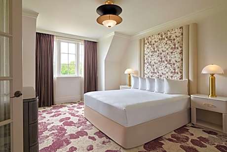 King Suite with Fireplace and Creek View - Non-Smoking