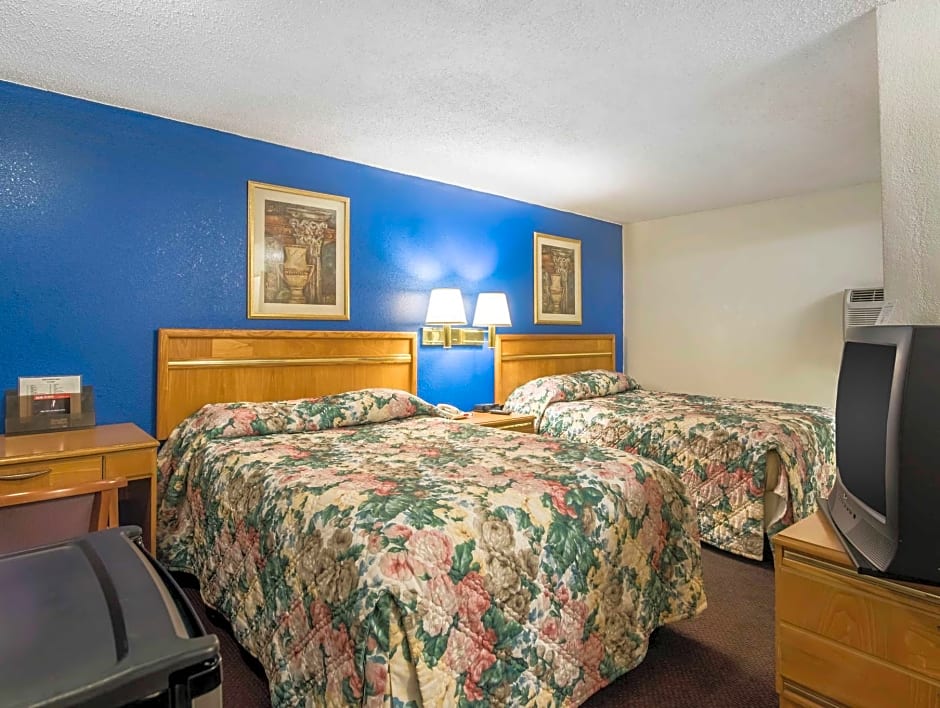 Rodeway Inn & Suites