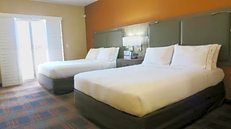 Standard Queen Room with Two Queen Beds and Balcony