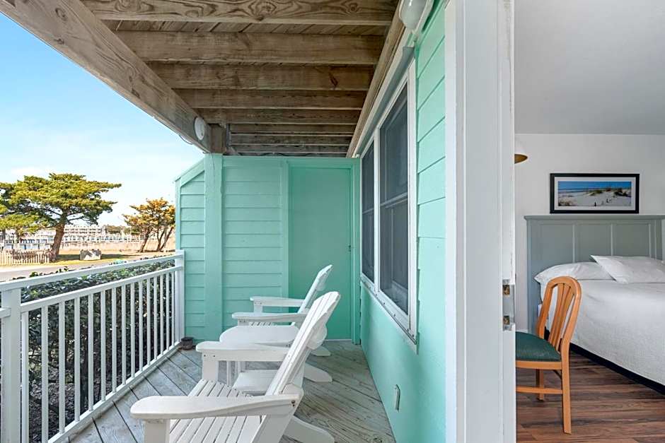 The Ocracoke Harbor Inn