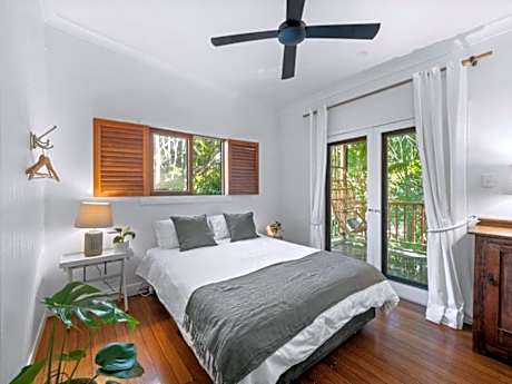 Four-Bedroom Cottage - The Farmhouse