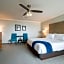 456 Embarcadero Inn & Suites