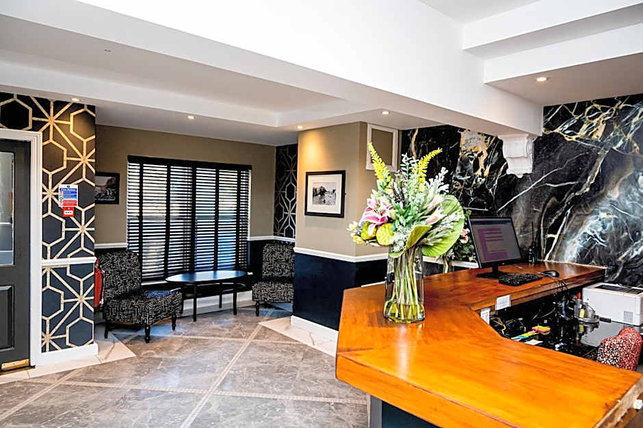 Thames Riviera Hotel