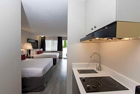 Queen Room with Two Queen Beds with Kitchenette