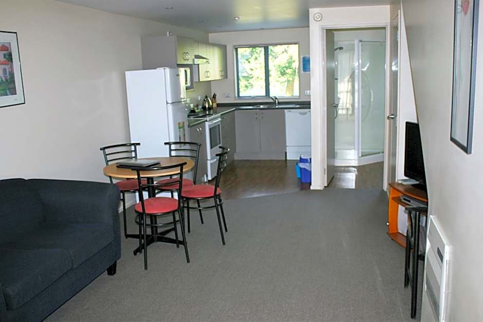 Fairway Motel & Apartments